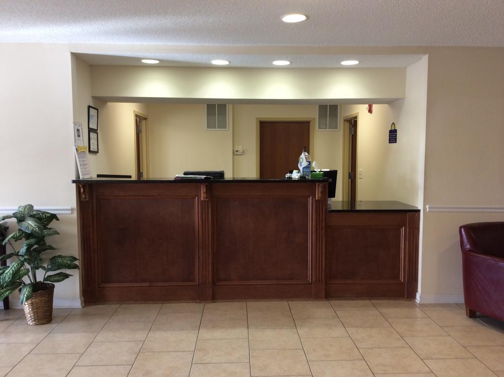 Days By Wyndham Nc Hotel Greensboro